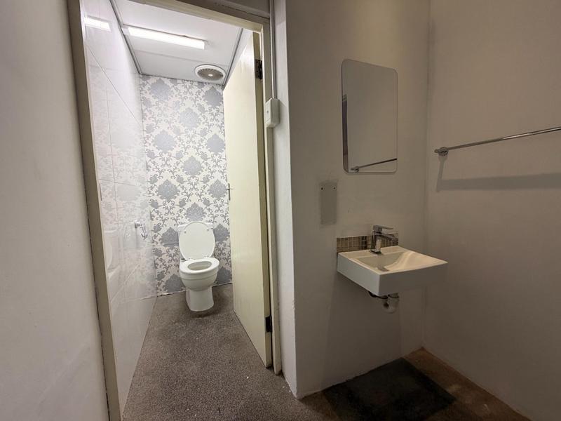 To Let Commercial Property for Rent in Humewood Eastern Cape